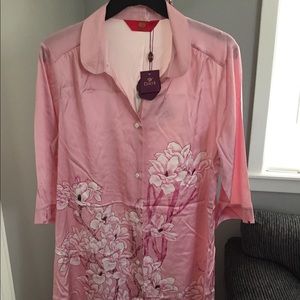 nightclothes or leisure wear, it is new!